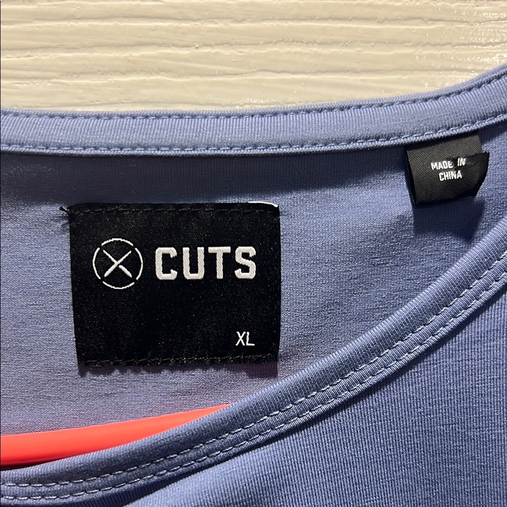 Cuts Men’s Blue Short Sleeve Tee Never worn - Picture 2 of 3